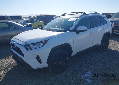2021 Toyota Rav4 Xle z USA, uszkodzony, nr VIN 2T3W1RFV7MC130147
